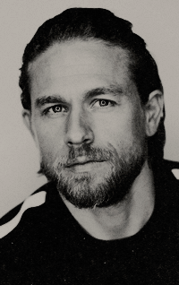 Charlie Hunnam 6pLslmFZ_o