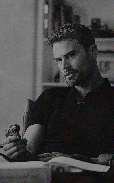 Theo James  - Page 2 G3HDbfzW_o