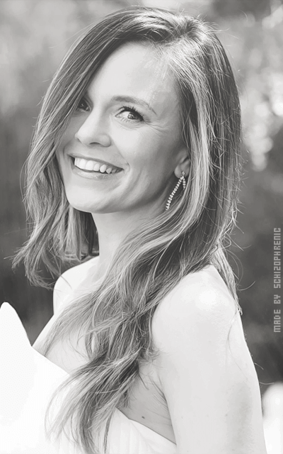 Rachel Boston NsbMnxDG_o