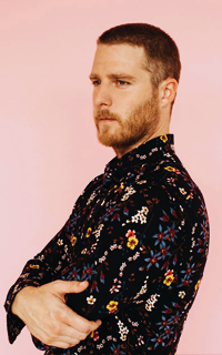 Jake McDorman - Page 2 NWETasIs_o