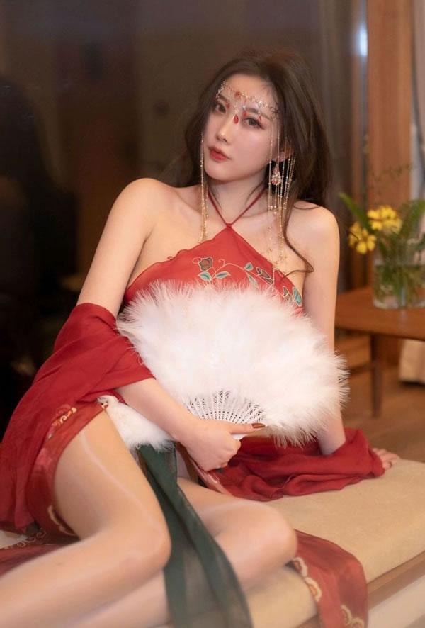 杨晨晨化身妩媚妖姬身段迷人分外妖娆(8)