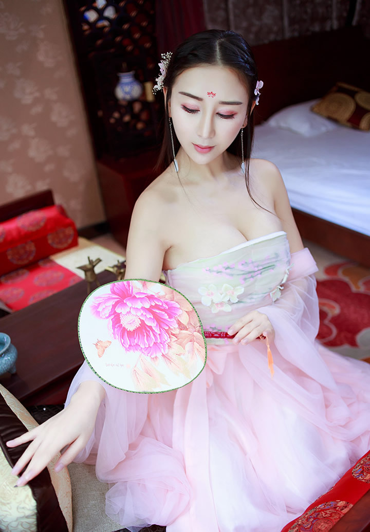 性感女王邹晶晶大胆古风写真美乳玉肌太诱人(15)