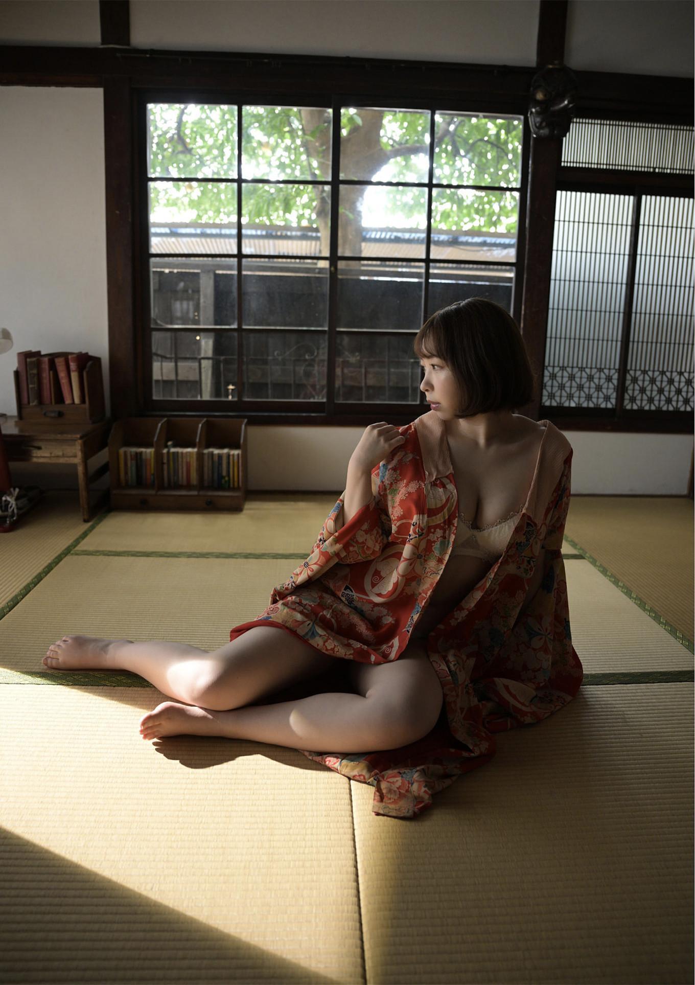 Riho Shishido 宍戸里帆, 週刊現代デジタル写真集 「現役女子大生のマシュマロ巨乳」 Set.01(2)