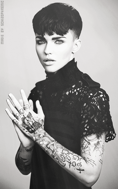 Ruby Rose V4cHavEs_o