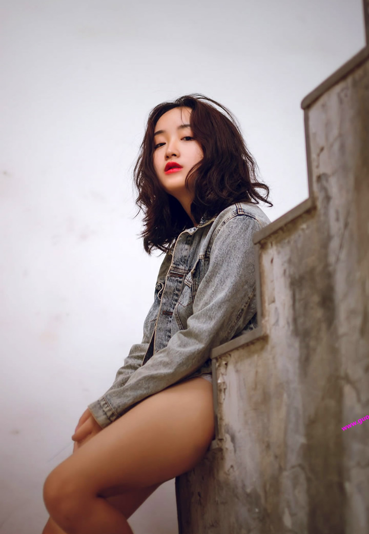 Fresh and refined female model lily exposes beautiful fairy 43