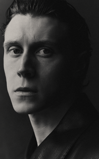 George Mackay LcvdChVY_o