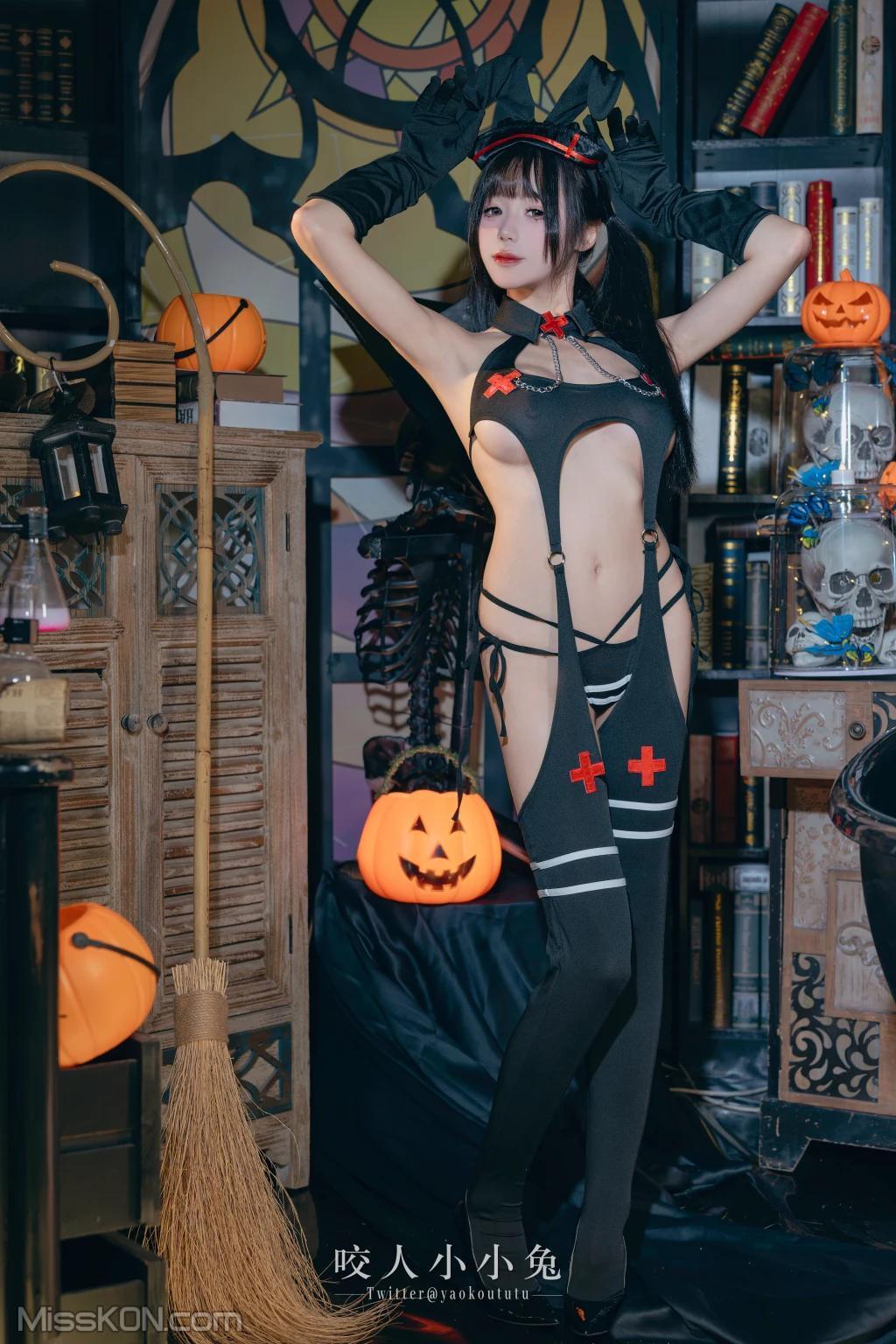 Coser@黏黏团子兔: 万圣节看护士 (40 photos)(1)