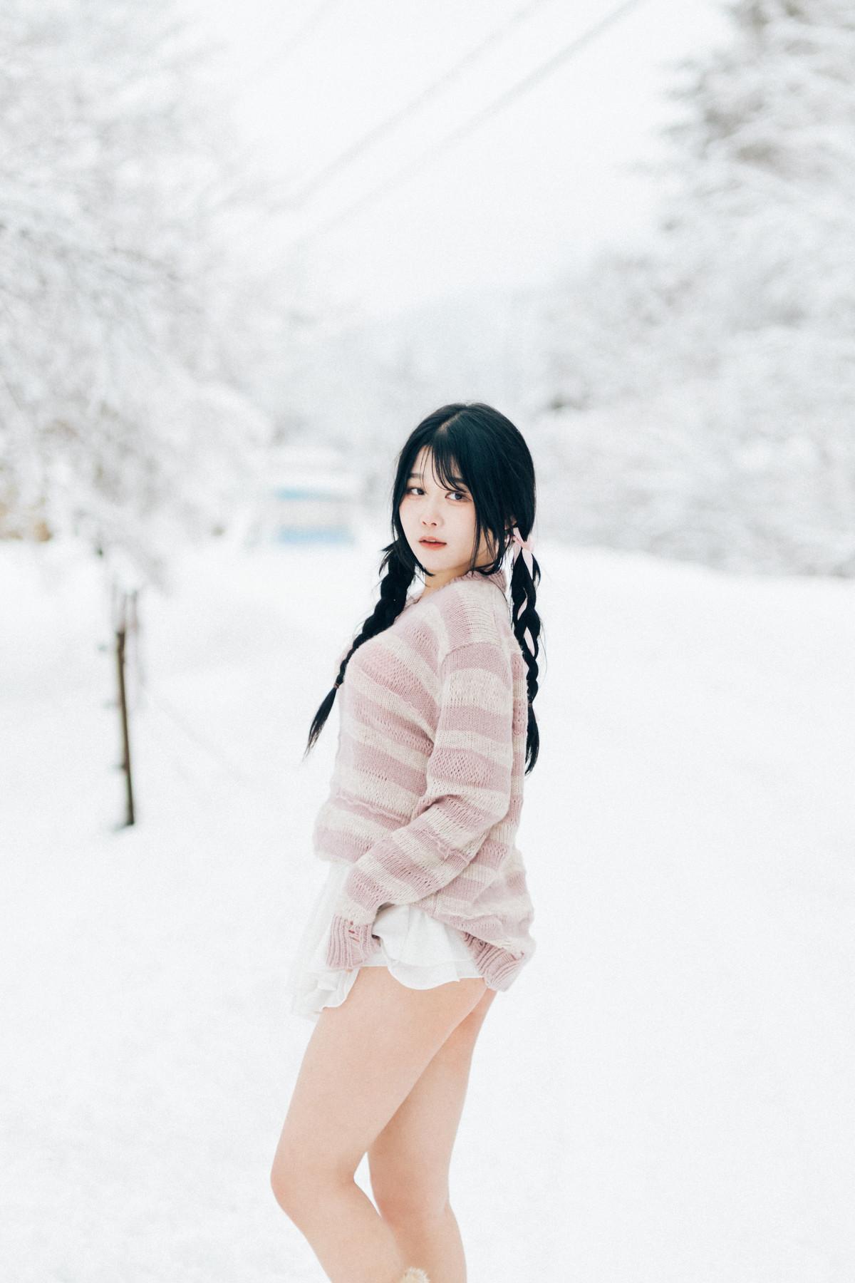 ZIA.Kwon 권지아, [Loozy] Snow Girl Set.02(1)