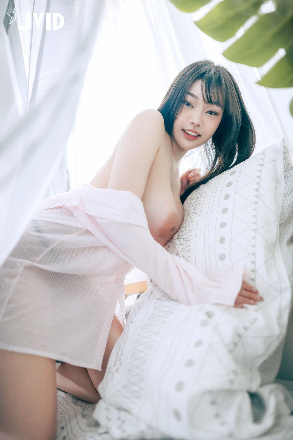 [JVID] 苡昕Slivia: 超巨乳女秘書 (159 photos)(105)