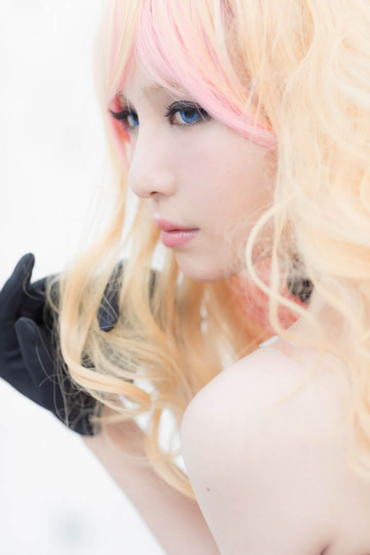 The best cosplay queen Xueluer has no holy light human body 4