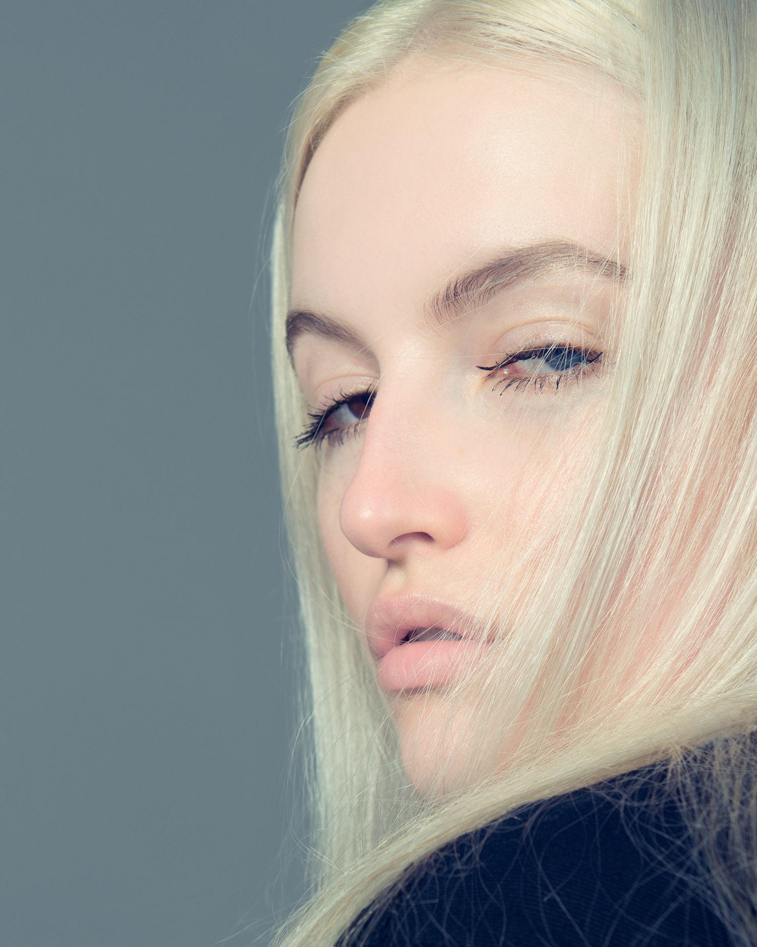 Shy Girl / Magdalena Rzazewska by Adam Trzaska / Kaltblut Magazine Shy Girl / Magdalena Rzazewska by Adam Trzaska / Kaltblut Magazine