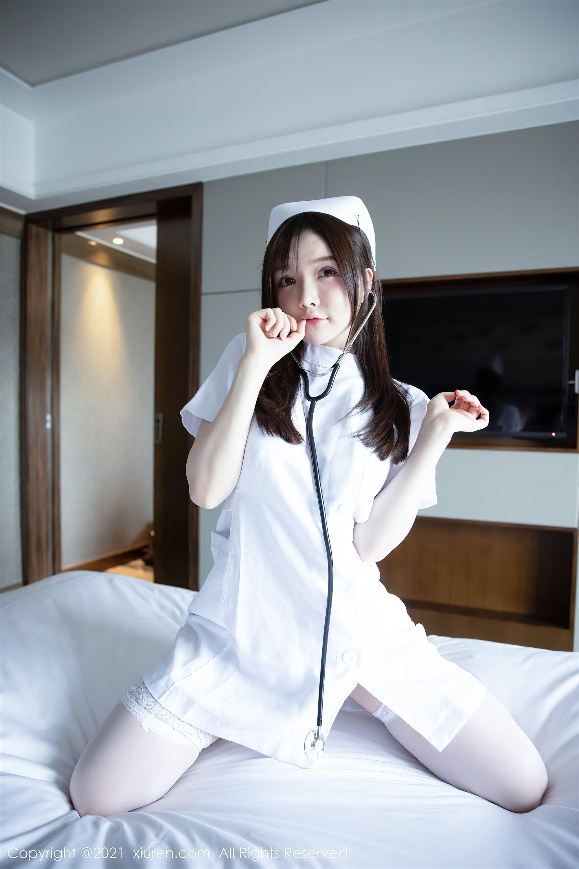 [XiuRen秀人网]No.3114 女神糯美子Mini洁白护士制服主题私房蕾丝内衣秀豪乳翘臀诱惑写真(7)