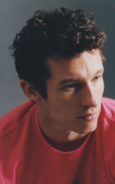 Callum Turner  Z5wlqMdq_o