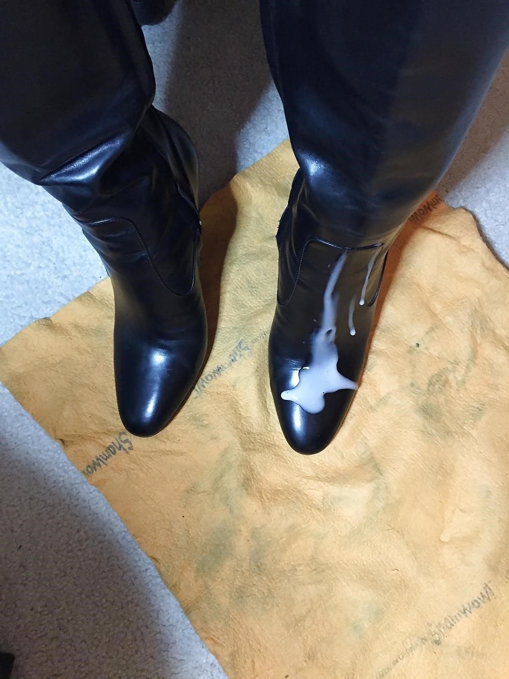 Black burberry rain boots-3926
