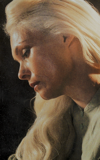 MyAnna Buring UPHW9uHS_o