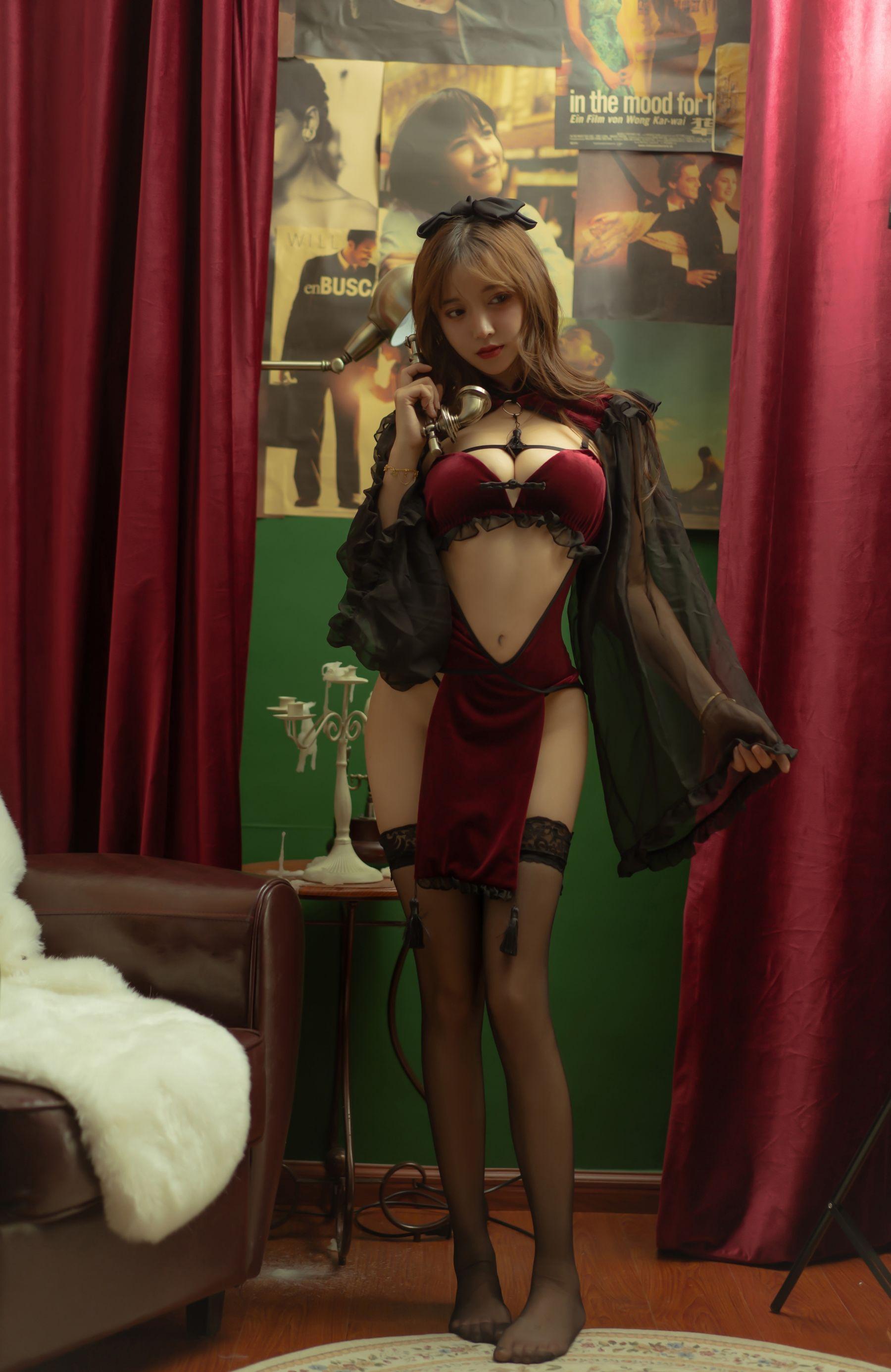 [Cosplay写真] 米线线sama – 红丝绒旗袍(9)