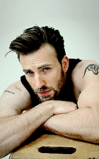 Chris Evans PCQlc5ZY_o