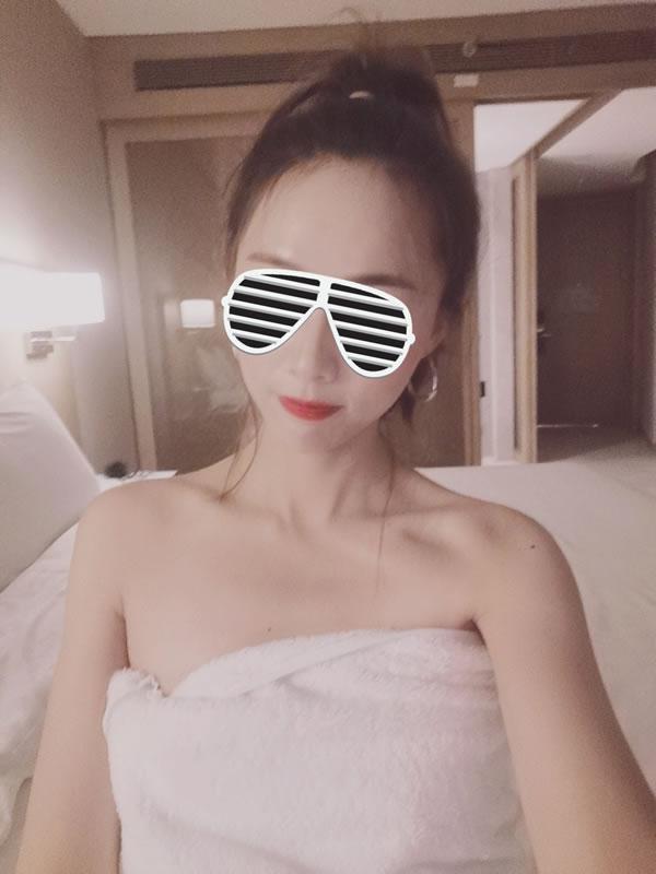 推特小鲸鱼夫妻自拍尺度视图合集(23)