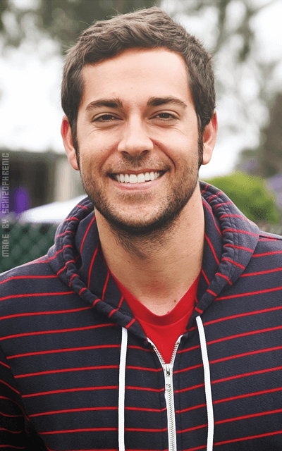 Zachary Levi LTWDG4gu_o