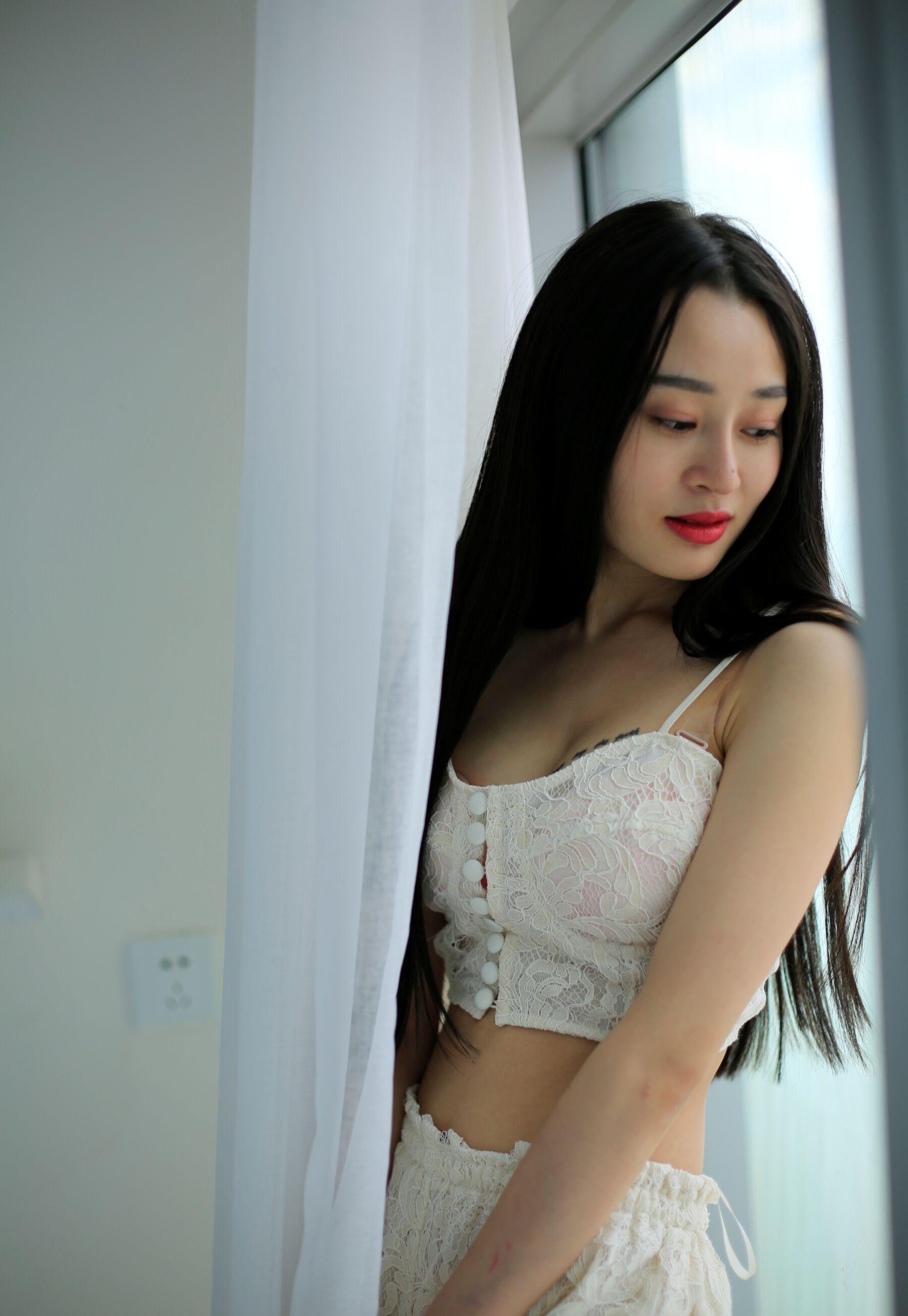 国模套图 素人私房流出(367)