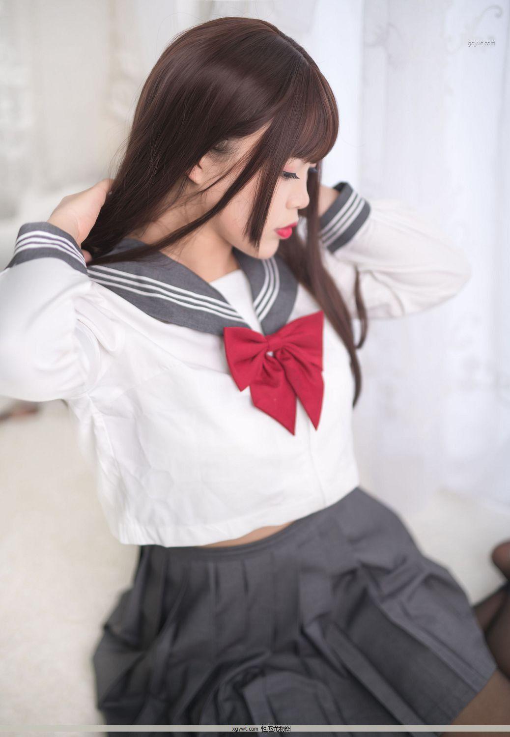 [福利女神Cosplay] 萌系小姐姐-白烨- - 黑丝制服少女 摄影套图(7)