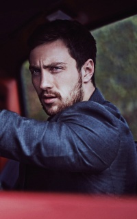 brunet - Aaron Taylor-Johnson ZaxY64Bi_o