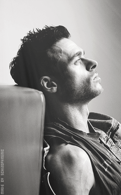 Richard Madden EWmgDJR6_o