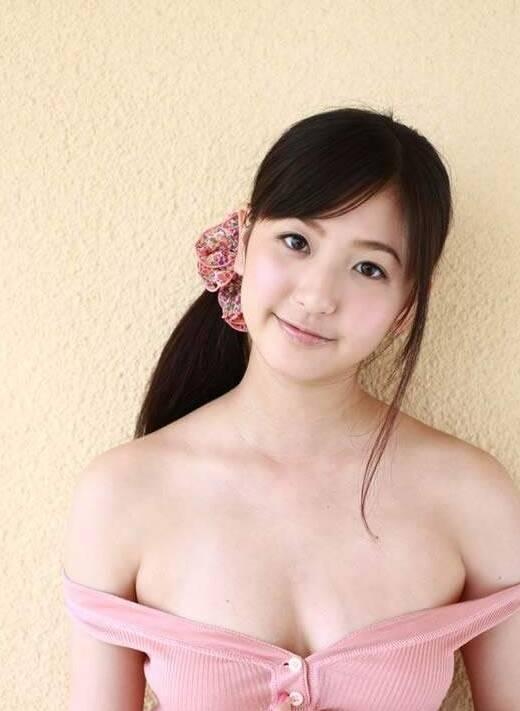 日本美女村上友梨室外诱人摄影图(18)