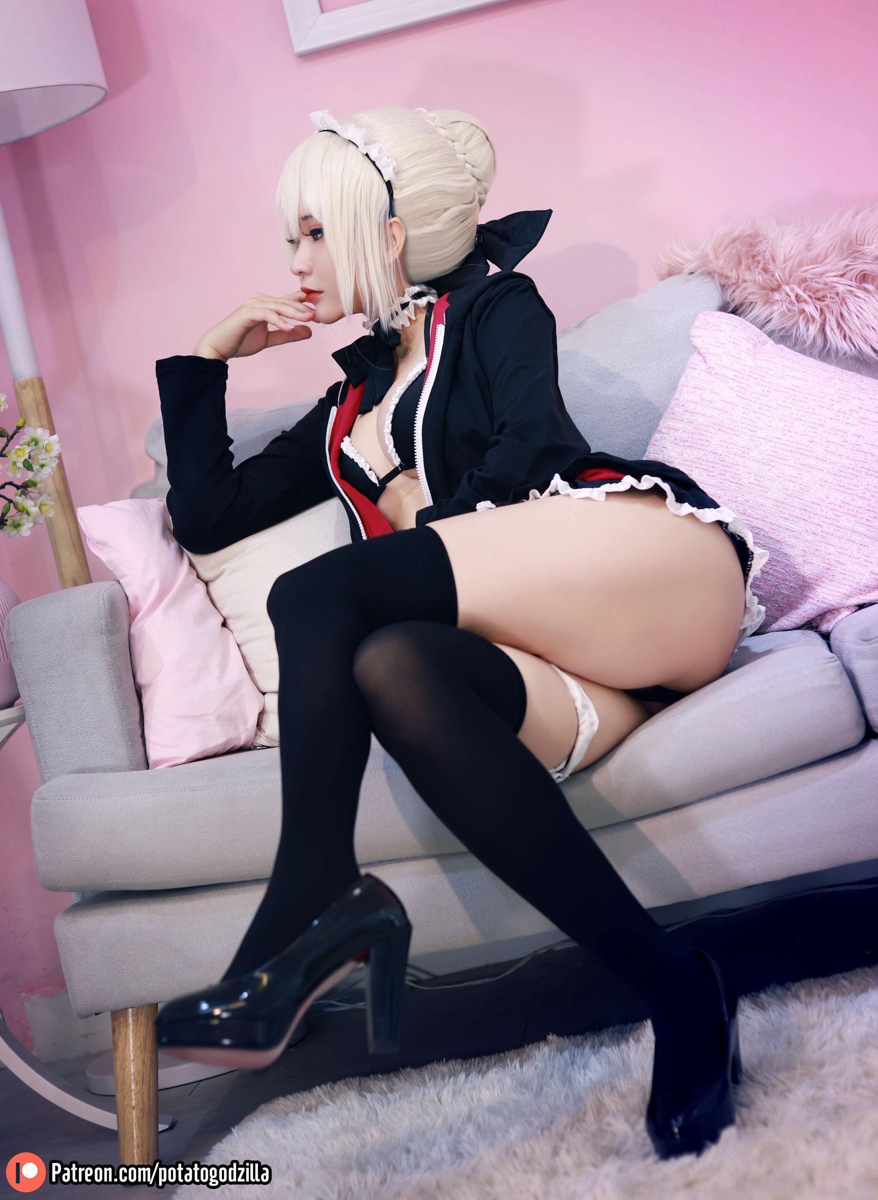 Coser小姐姐Potato Godzilla – Saber Alter Maid 套图(13)