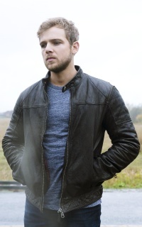 Max Thieriot 03JsyOZ1_o