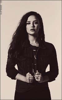 Katherine Langford RR6VwQoC_o