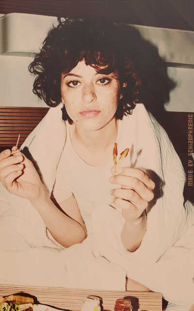 Alia Shawkat 9MKTqHIN_o