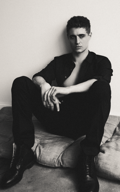 Max Irons KYwCJMas_o