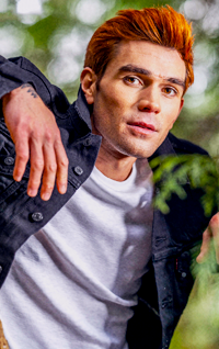 Kj Apa 2pN84DqW_o