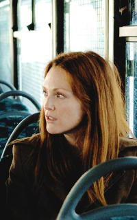 Julianne Moore 9OxQSdeF_o