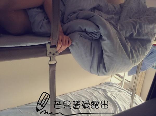 网络红人芒果酱-列车卧铺无圣光露出写真(26)