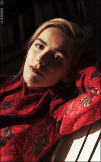 Kiernan Shipka 5LNyfahN_o