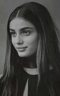 Taylor Hill DsmfpS0p_o