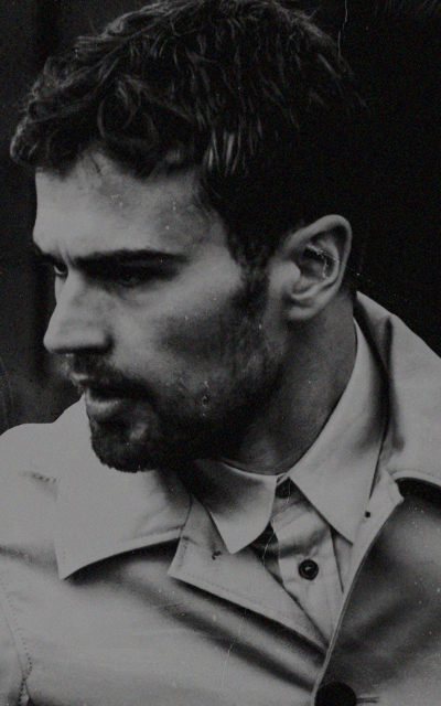 Theo James  SaGtrXV2_o