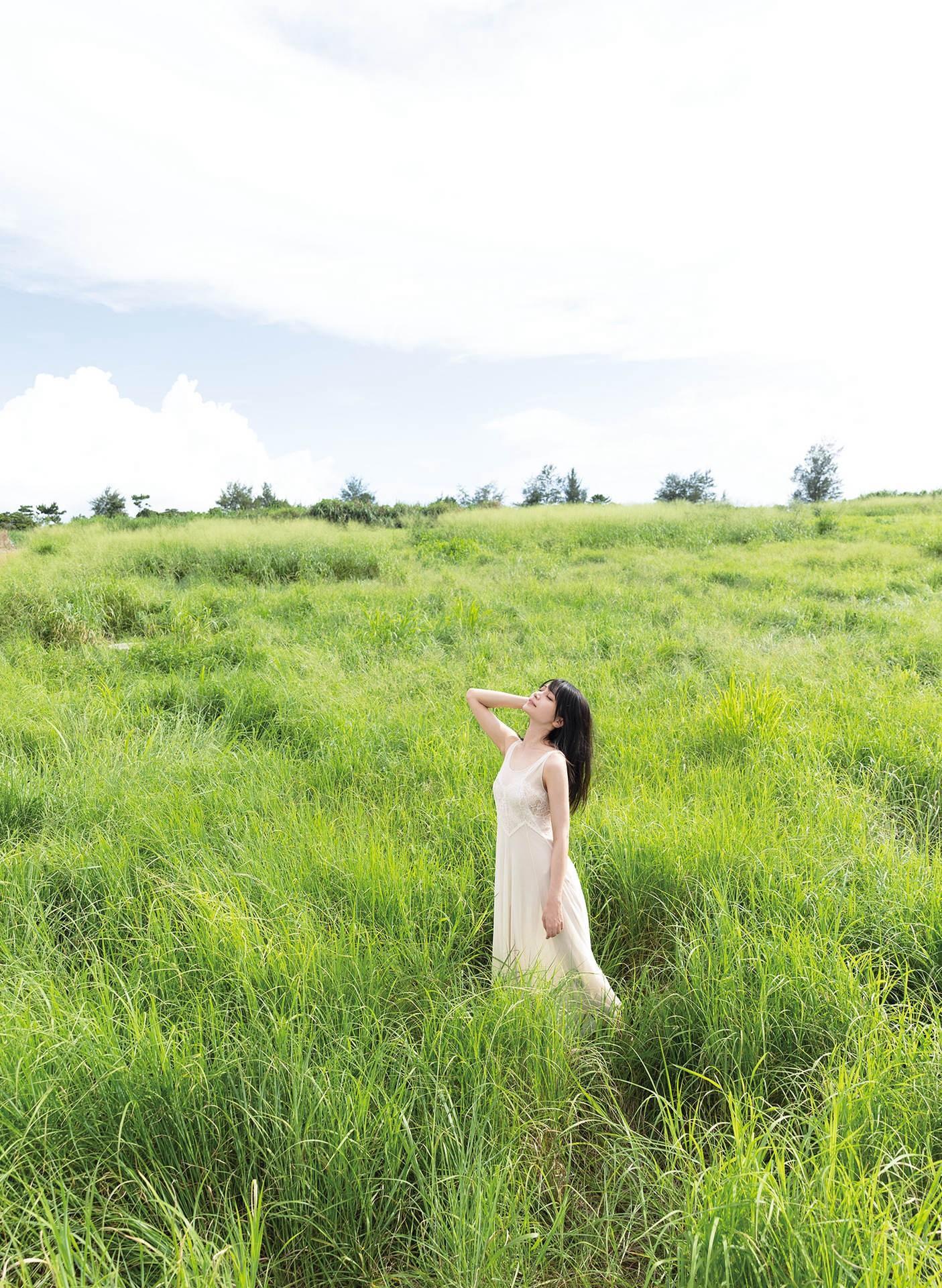 Sayaka Nitori 似鳥沙也加, 1st写真集 「Ribbon」 Set.01(9)