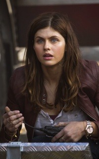 Alexandra Daddario Yd6oB5RH_o