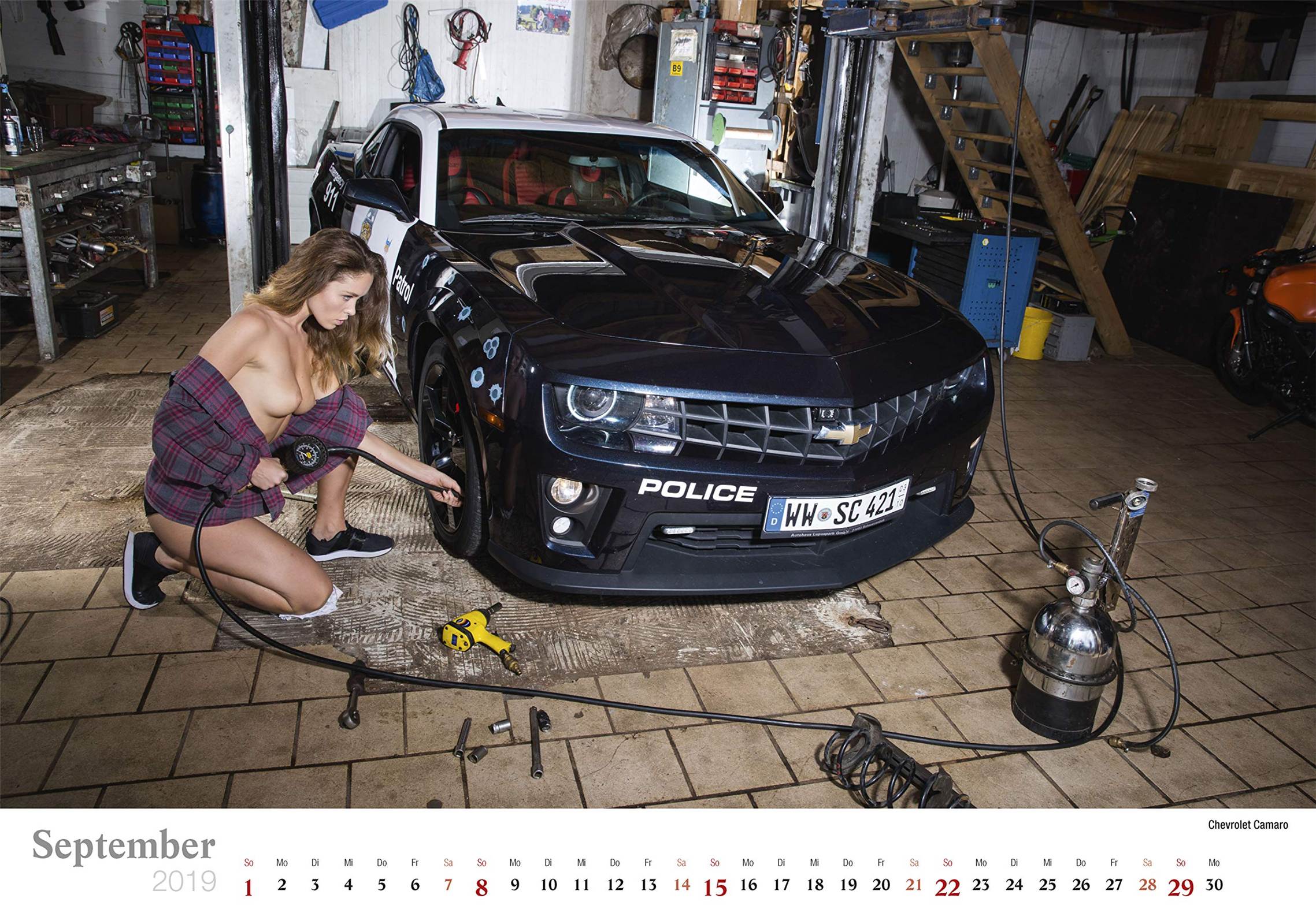 Chevrolet Camaro / Schraubertraume / 2019 erotic calendar by Frank Lutzeback Сексуальные девушки ремонтируют автомобили / Chevrolet Camaro / Schraubertraume / 2019 erotic calendar by Frank Lutzeback