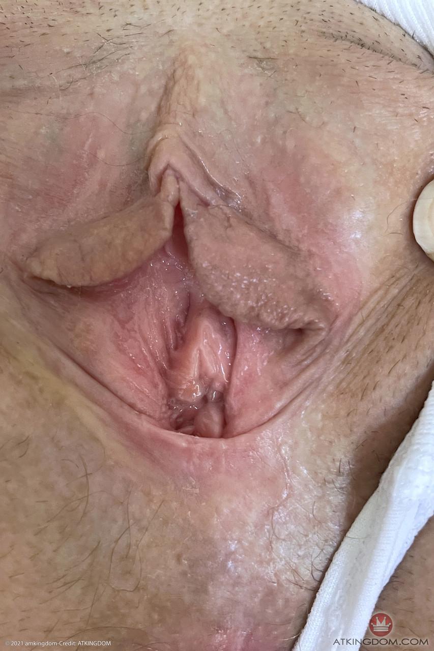 Sweet babe Jackie Hoff shows her shaved cunt & her gaping asshole up close(14)