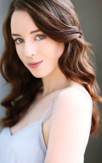 Kacey Rohl TOeg9dIi_o