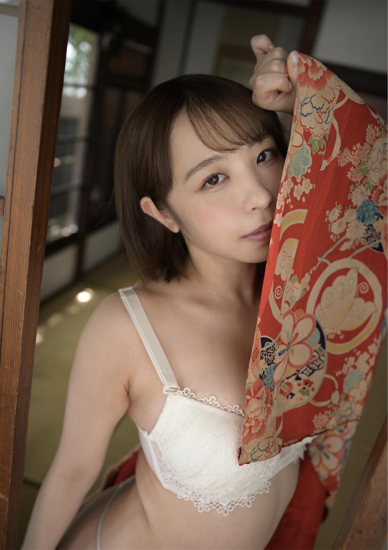 Riho Shishido 宍戸里帆, 週刊現代デジタル写真集 「現役女子大生のマシュマロ巨乳」 Set.01(12)