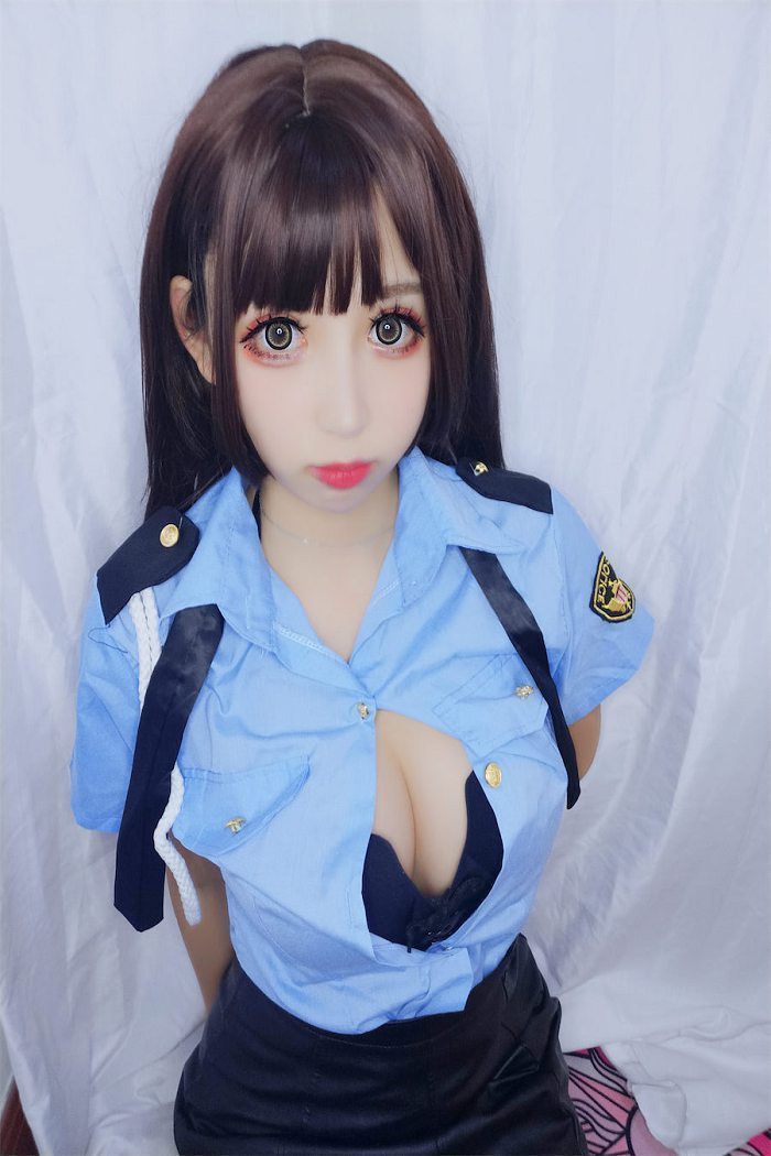 w黑米粥w 蓝色制服女警写真(12)