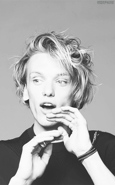Jamie Campbell Bower HcYvvMFS_o