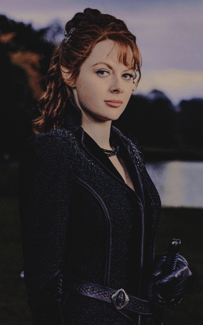 Emily Beecham FgWVCFOp_o