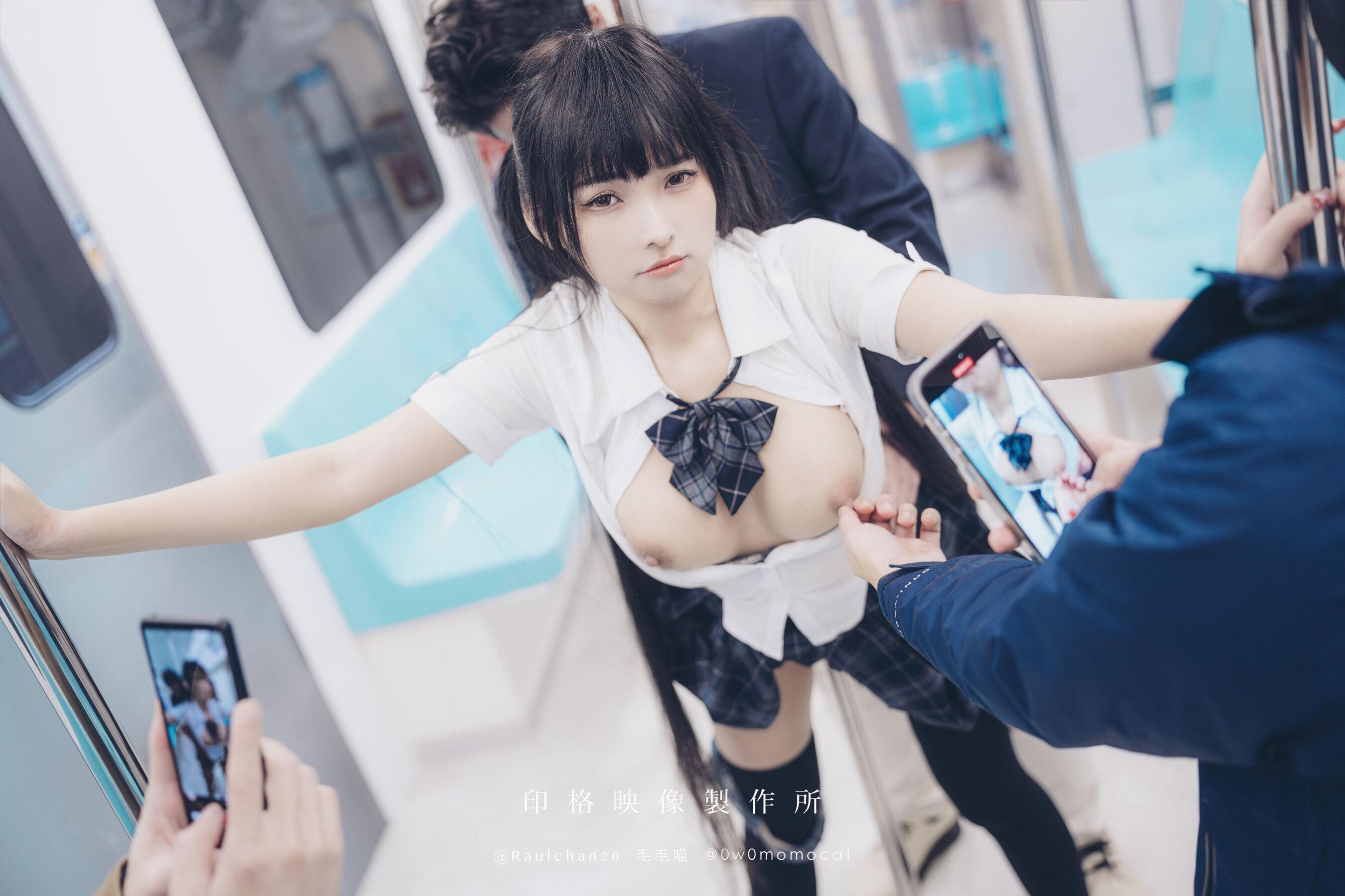 国模套图 慕慕Momo《🚄 电车通学少女 🆘》(47)