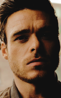 Richard Madden HwFg9Vhk_o